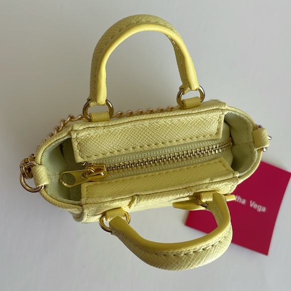 New Hello Kitty Samantha Vega Bag Charm - Picture 9 of 13